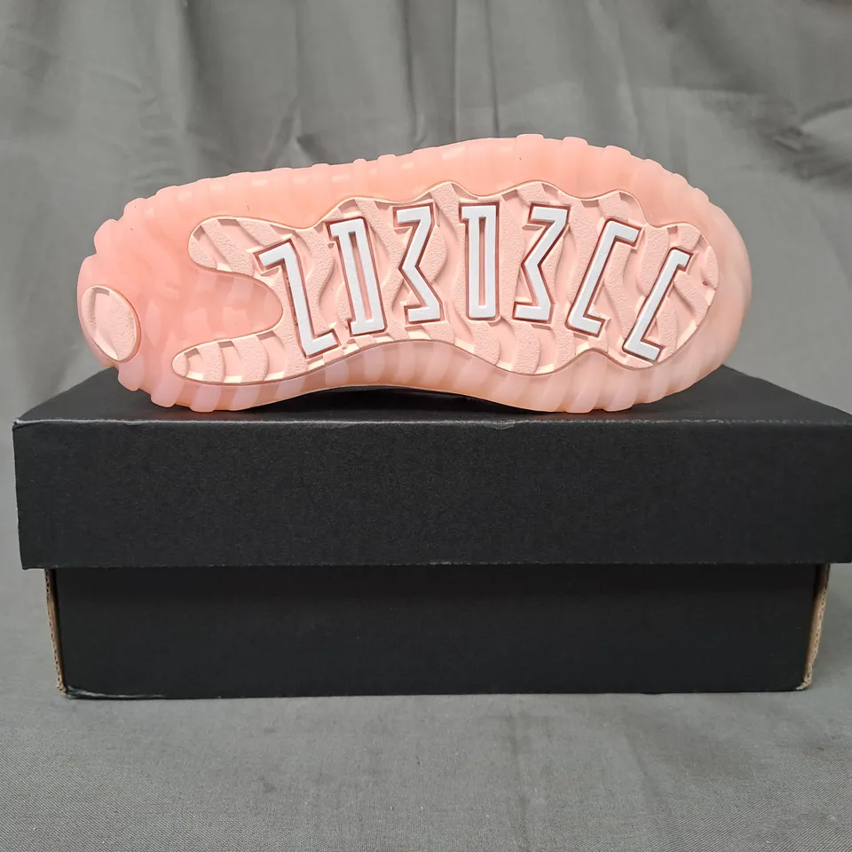 BOXED PAIR OF NIKE JORDAN 11 RETRO LOW KIDS SHOES IN WHITE/PINK UK SIZE 9.5