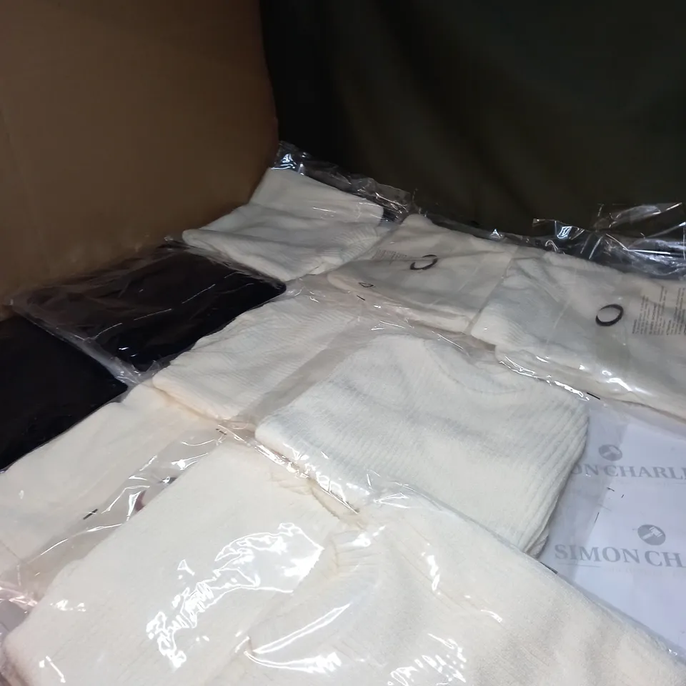 LOT OF APPROX 10 ASSORTED CLOTHING ITEMS IN VARIOUS SIZES