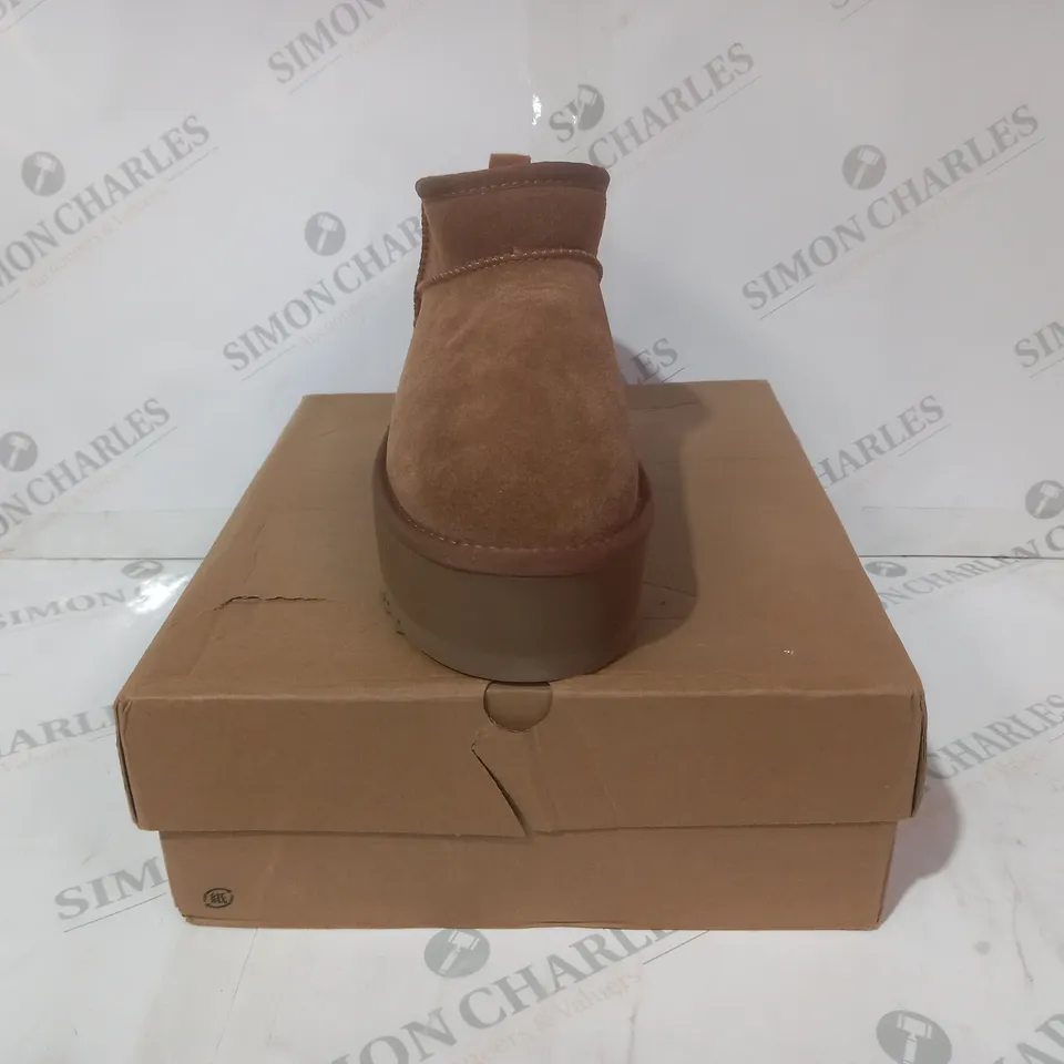 BOXED PAIR OF UGG CLASSIC ULTRA MINI PLATFORM SHOES IN TAN UK SIZE 6