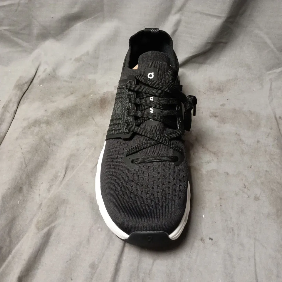 ON RUNNING SNEAKERS – BLACK KNIT UPPER WITH WHITE SOLE UK 9