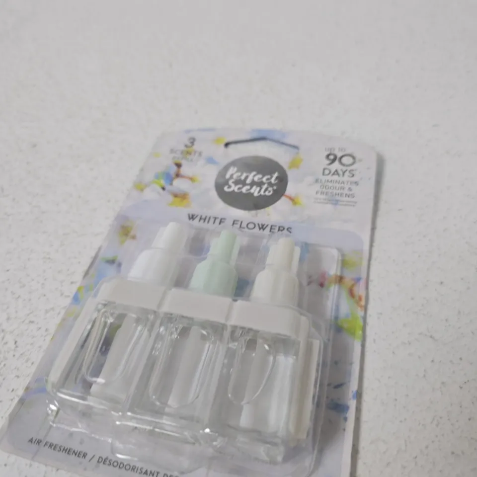 APPROXIMATELY 10 ASSORTED ITEMS INCLUDING SMOL WASHING UP LIQUID AND SCENT REFILLS 