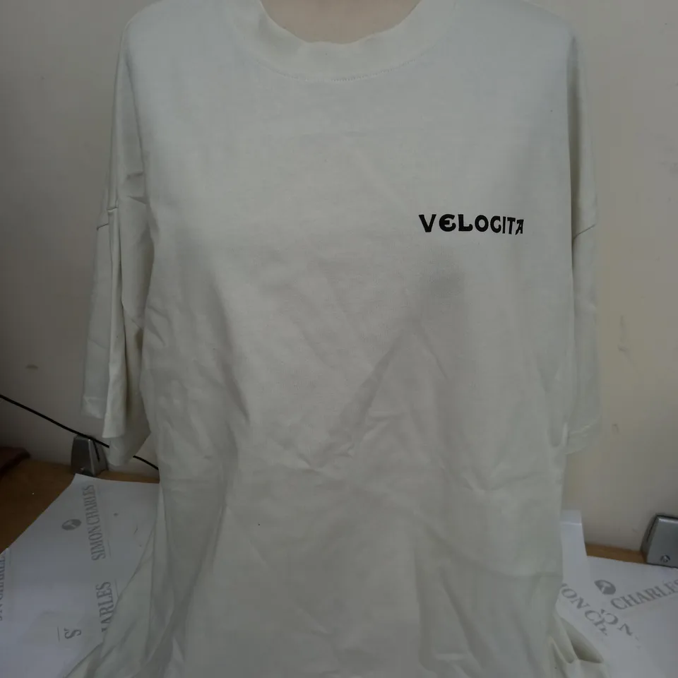 VELOGITA NEED MONEY FOR PORCHE T-SHIRT IN WHITE - LARGE