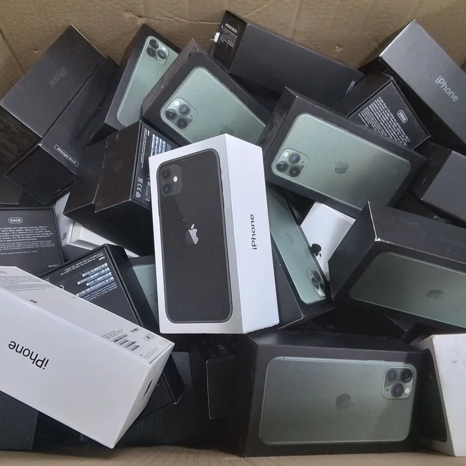 LARGE QUANTITY OF ASSORTED MOBILE PHONE BOXES