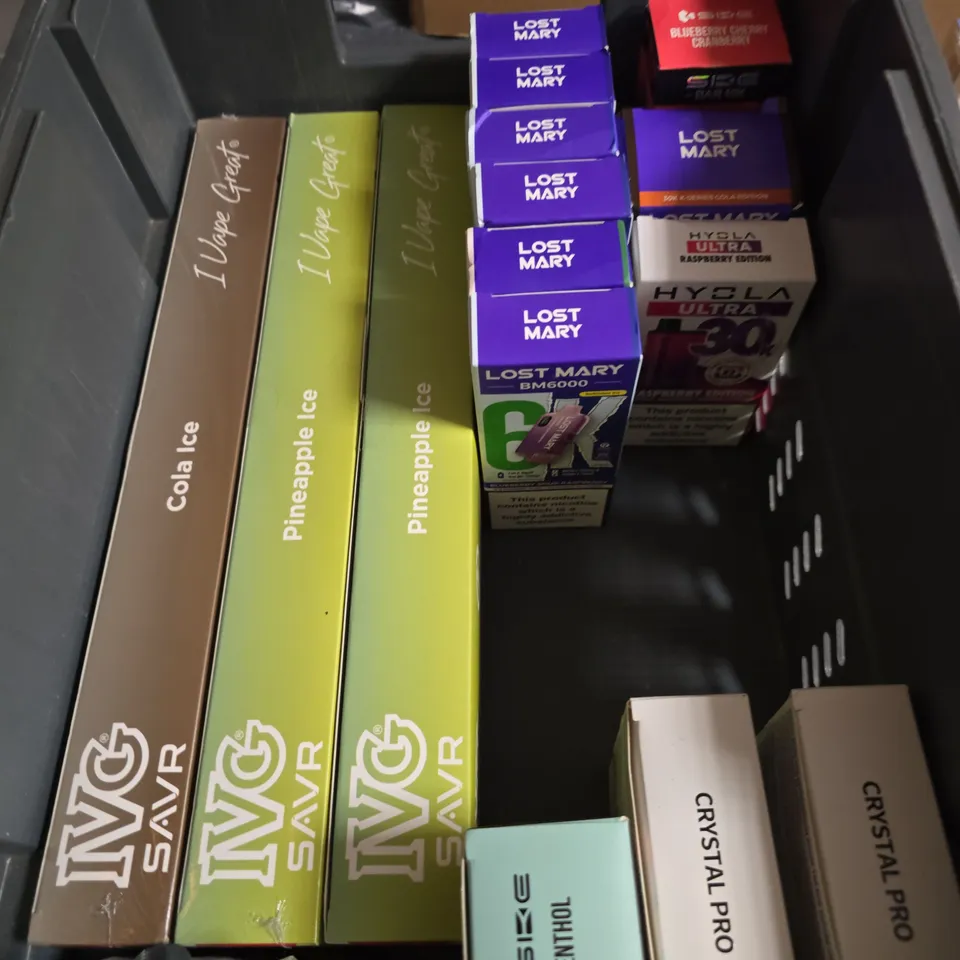 LOT OF APPROXIMATELY 20 ASSORTED ELECTRONIC CIGARETTE ITEMS TO INCLUDE IVG SAVR, ELFBAR PREFILLED POD KIT AND LOST MARY FULLVIEW KIT