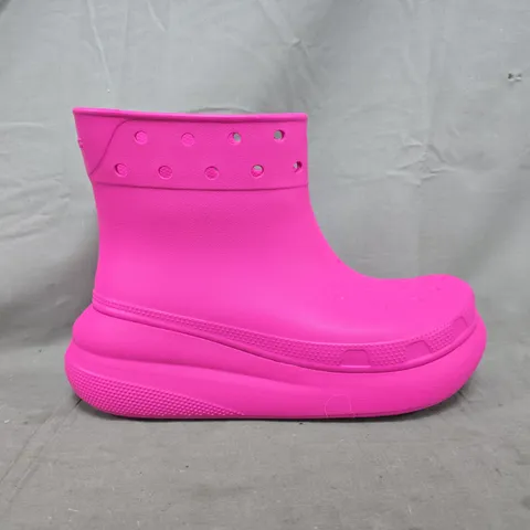 UNBOXED PAIR OF CROCS CLASSIC CRUSH BOOTS IN PINK SIZE UK M8/W9
