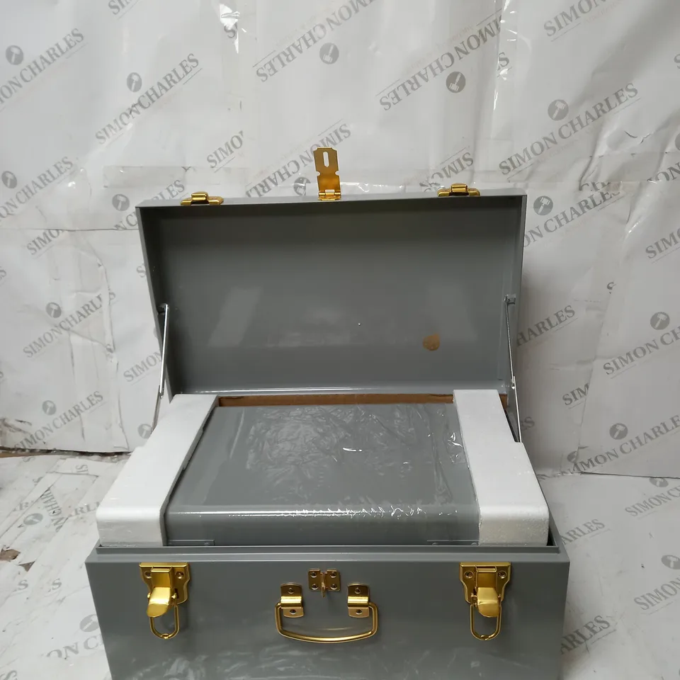 BOXED BUNDLE & BERRY SET OF TRUNKS