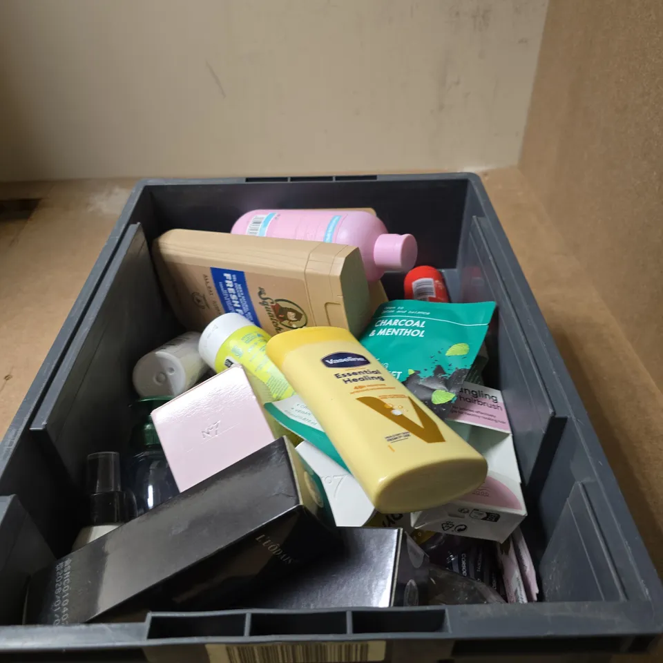 APPROXIMATELY 20 ASSORTED COSMETIC ITEMS INCLUDING BYOMA MELTING BALM CLEANSER , SQUATCH BODY WASH AND UMBERTO GIANNINI SCALP RESTORE