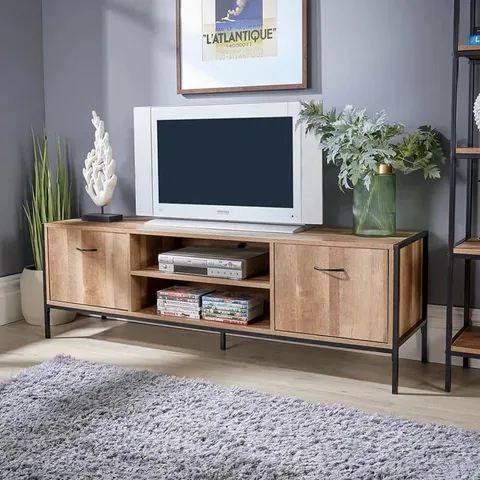 BOXED OAKMERE TV CABINET (1 BOX)