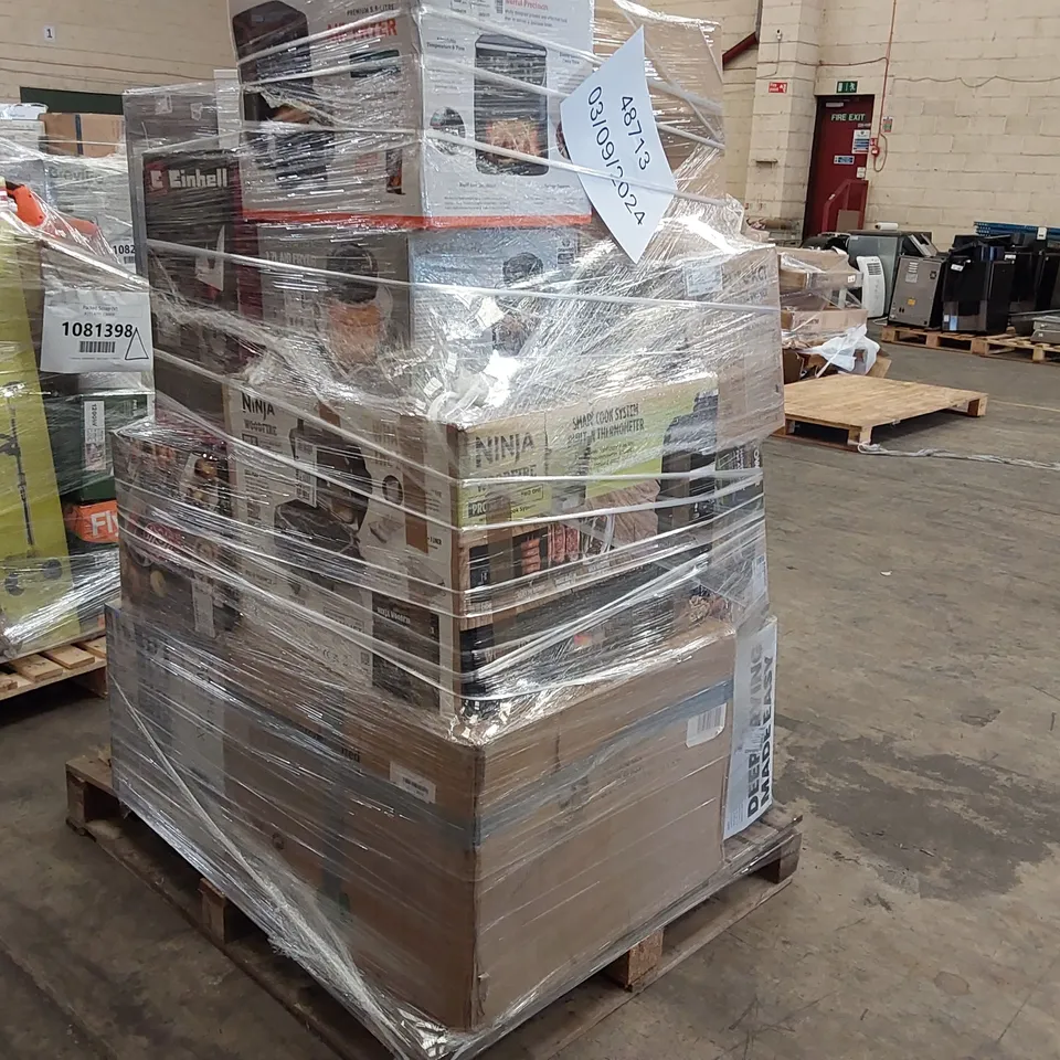 PALLET OF APPROXIMATELY 17 UNPROCESSED RAW RETURN HOUSEHOLD AND ELECTRICAL GOODS TO INCLUDE;
