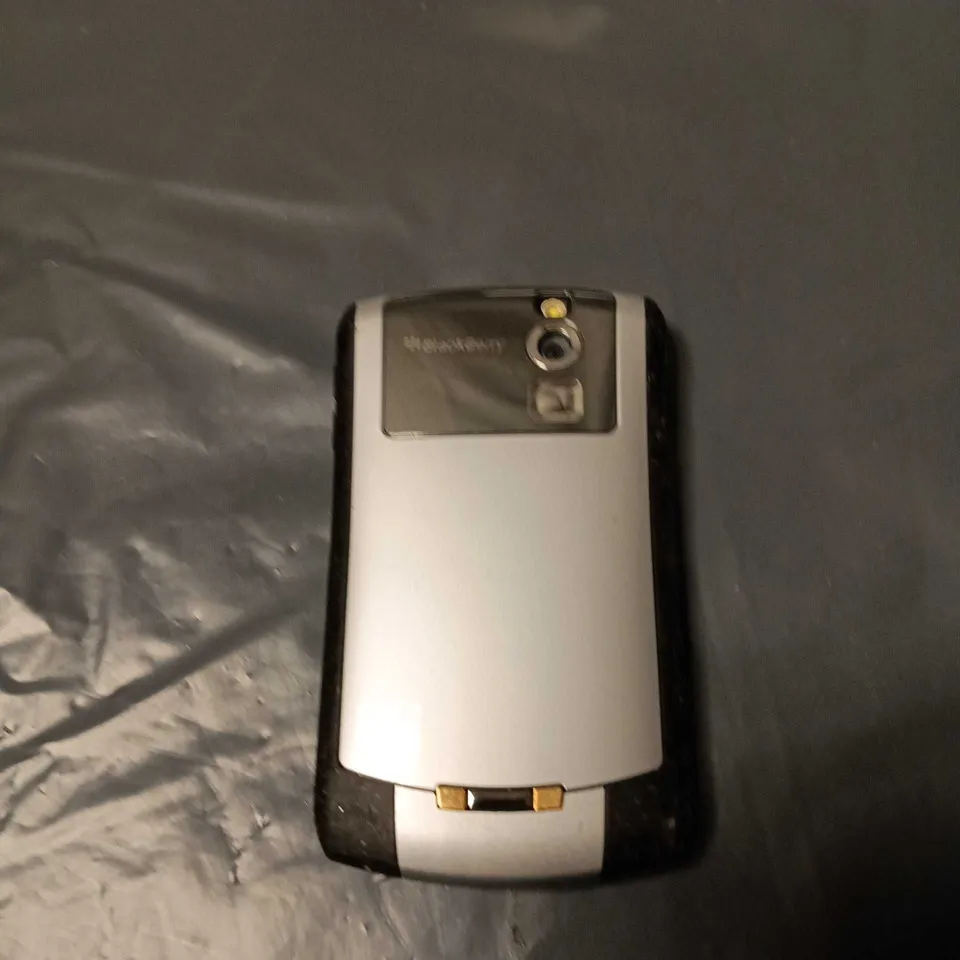 BLACKBERRY SMARTPHONE WITH QWERTY KEYBOARD – SILVER/BLACK 