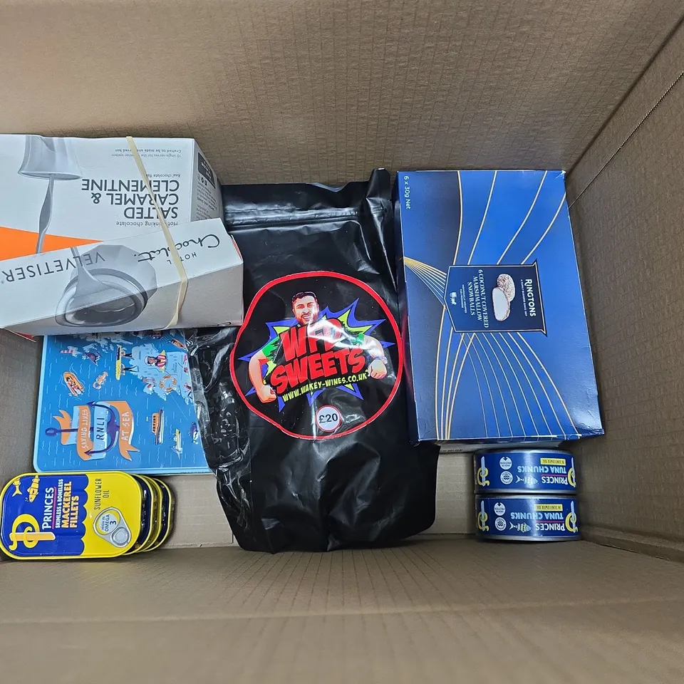 LOT OF APPROXIMATELY 35 ASSORTED FOOD ITEMS TO INCLUDE BIO & ME GRANOLA, TINNED FISH AND HOT FIRE HONEY SAUCE