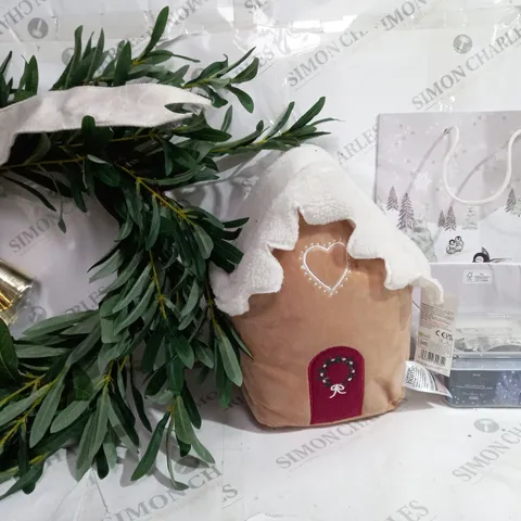 BOX OF APPROX 12 ASSORTED ITEMS TO INCLUDE - BELL WREATH - CUSHION GINGERBREAD HOUSE - 100 STRING LIGHTS ECT