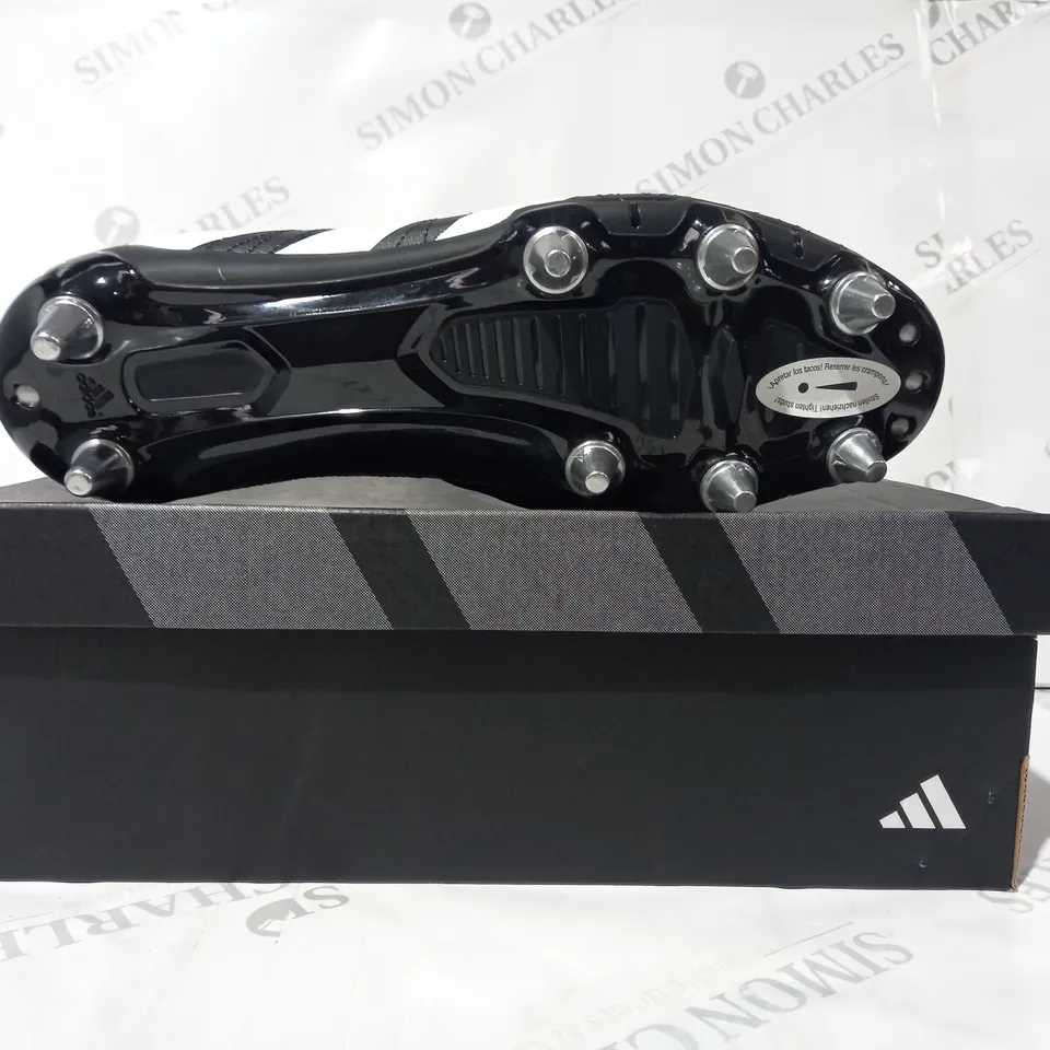 BOXED PAIR OF ADIDAS KAKARI FOOTBALL BOOTS IN BLACK/WHITE UK SIZE 12