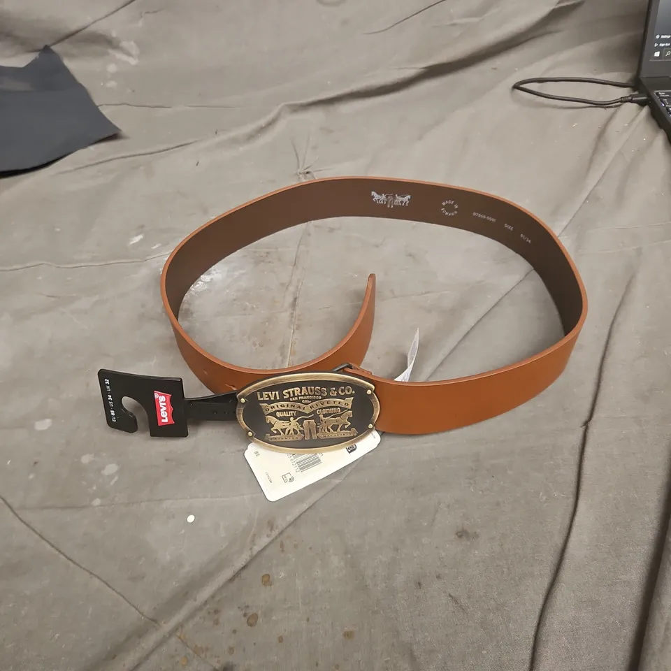 LEVI'S LEATHER BELT WITH BRASS BUCKLE – MEN'S BELT