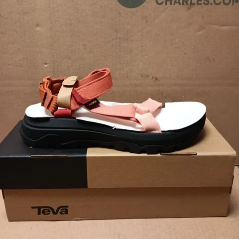Teva Hurricane XLT3 Women's Sandals β UK 6 (US 8) Peach Straps, White Footbed