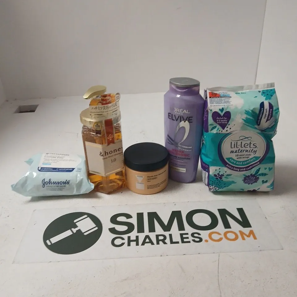 APPROXIMATELY 15 ASSORTED HEALTH & BEAUTY PRODUCTS TO INCLUDE JOHNSONS CLEANSING WIPES, &HONEY DEP MOIST SHAMPOO, GLYCOLIC ACID/SALICYLIC ACID, ETC - COLLECTION ONLY