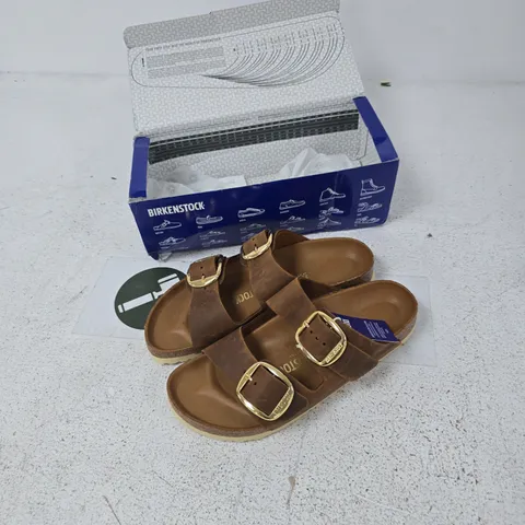 BIRKENSTOCK ARIZONA BIG BUCKLE SANDALS – COGNAC, UK 7 (EU 40)