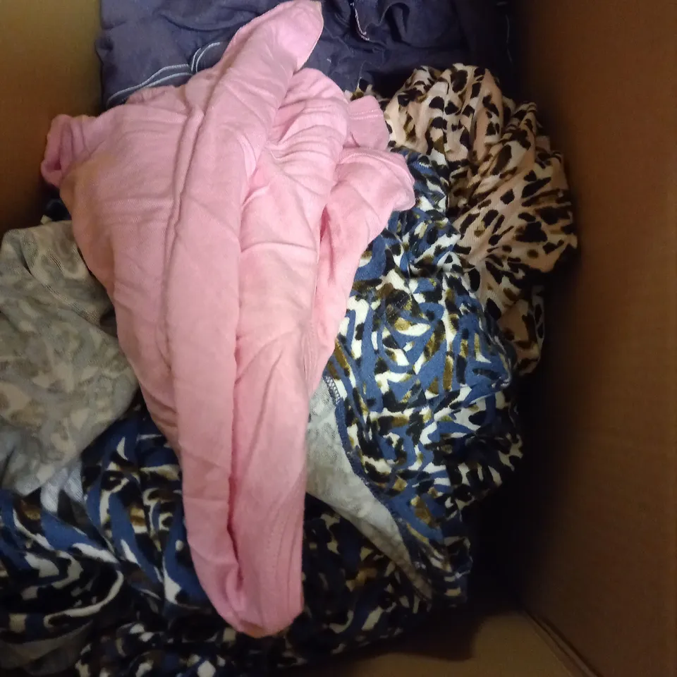 BOX OF APPROX. 10 CLOTHING ITEMS TO INCLUDE  TOPS AND JACKETS IN VARIOUS COLOURS AND SIZES 