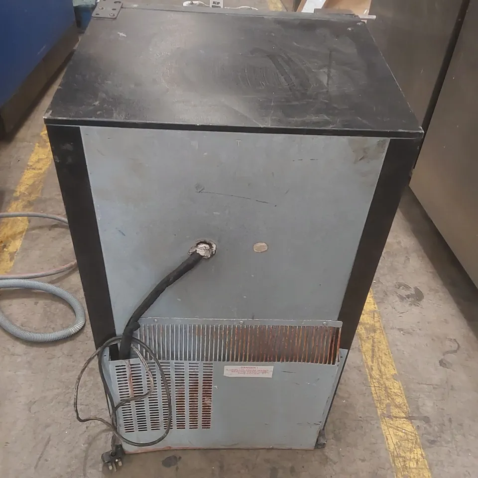 AUTONUMIS COMMERCIAL DISPLAY FRIDGE