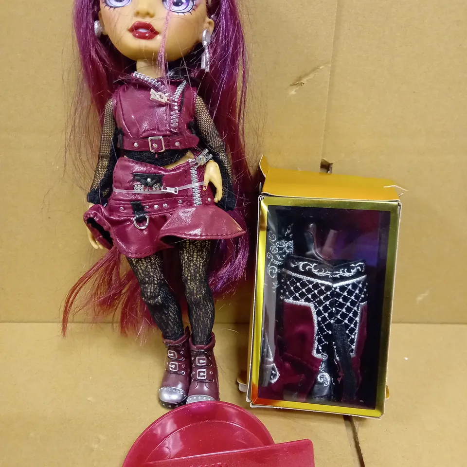 RAINBOW HIGH CORE FASHION DOLL  RRP £33.99