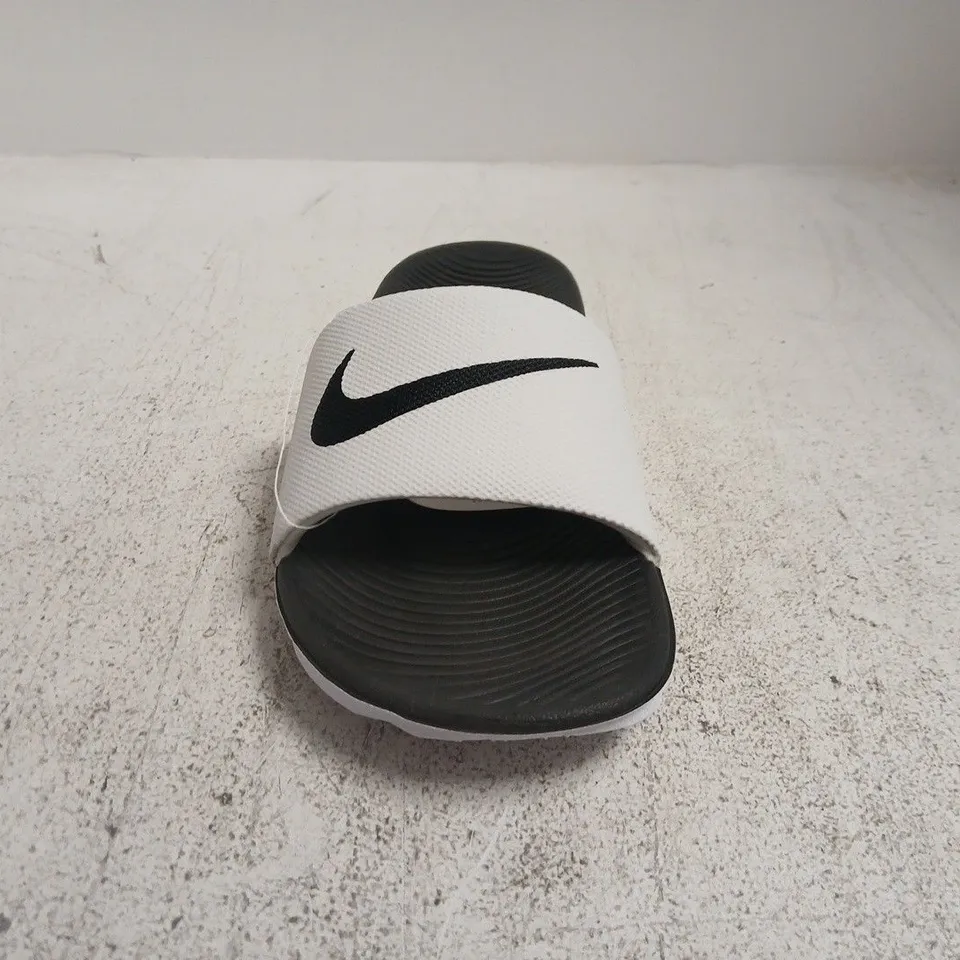 BOXED PAIR OF NIKE KAWA SLIDES IN WHITE/BLACK SIZE UK 5.5