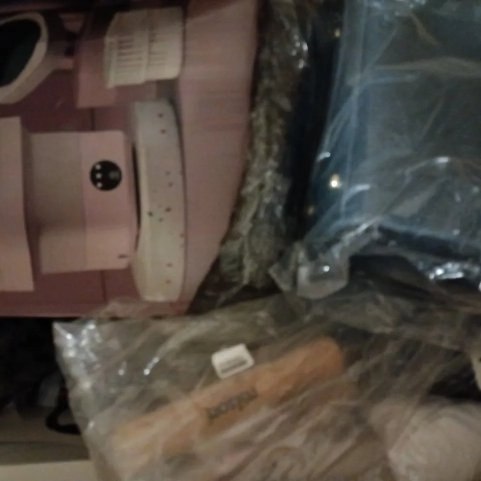 BOX OF APPROXIMATELY 10 ASSORTED HOUSEHOLD ITEMS TO INCLUDE NEW AGE SUNGLASSES, ETC - COLLECTION ONLY