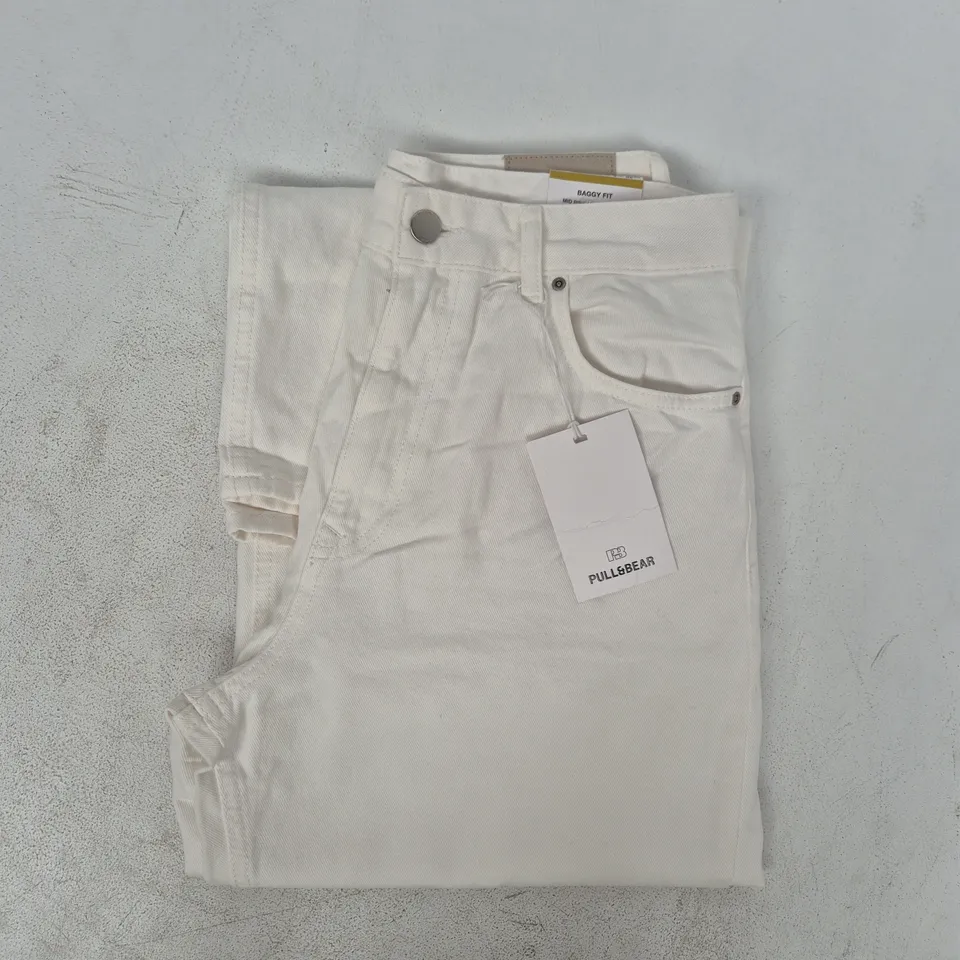 PULL & BEAR BAGGY FIT JEANS IN WHITE SIZE UK 10