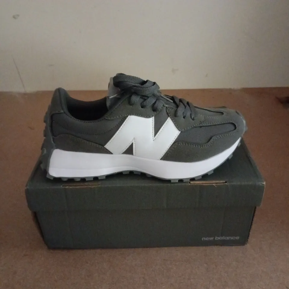 BOXED PAIR OF NEW BALANCE TRAINERS IN GREY - UK 6