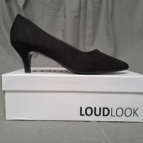 BOXED PAIR OF LOUDLOOK POINTED TOE LOW HEELED SHOES IN BLACK EU SIZE 38