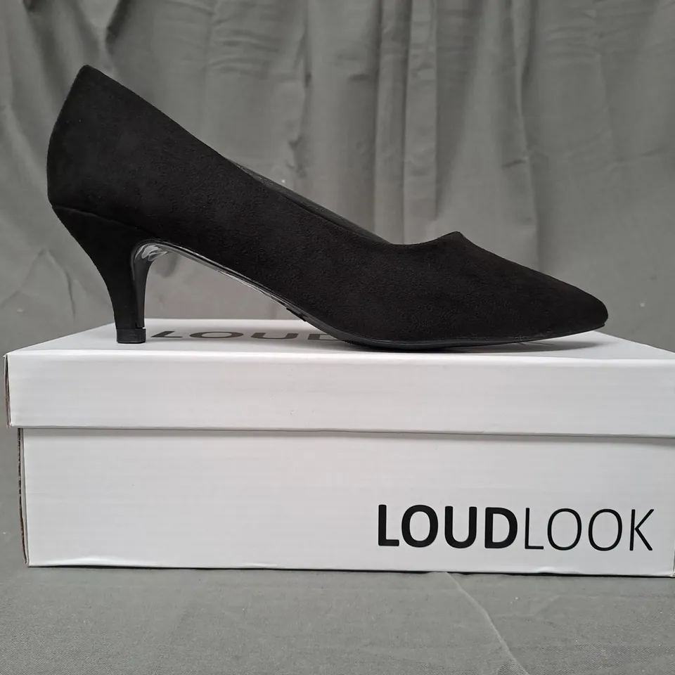 BOXED PAIR OF LOUDLOOK POINTED TOE LOW HEELED SHOES IN BLACK EU SIZE 38