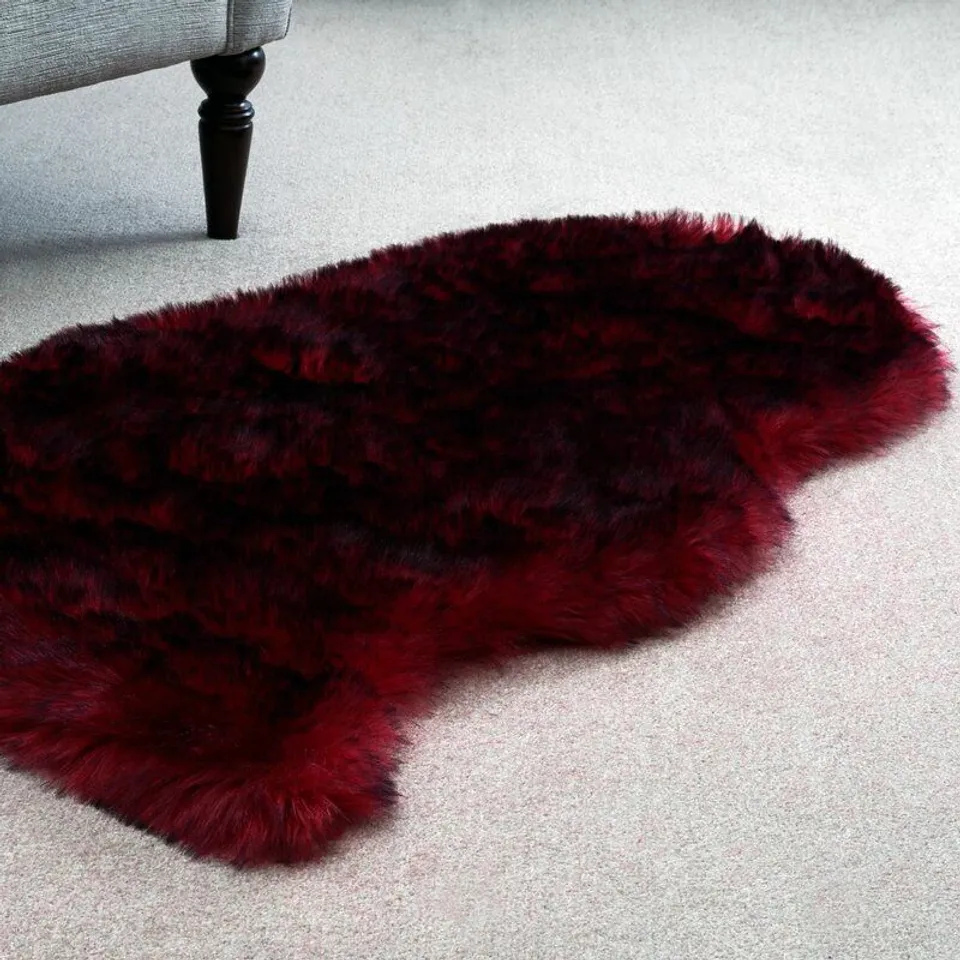 FAUX SHEEPSKIN TIPPED RED & BLACK AREA RUG - 60 X 100CM