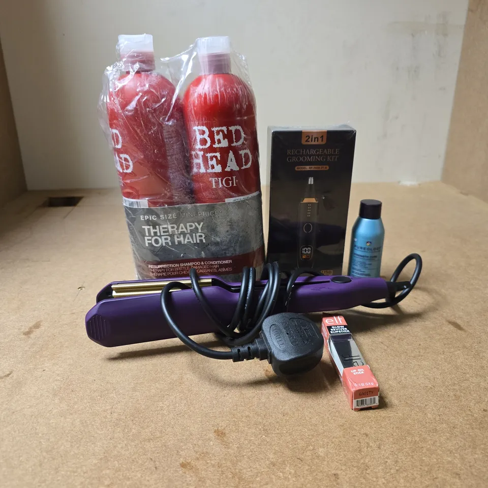 TOTE OF APPROXIMATELY 18 ASSORTED COSMETIC ITEMS TO INCLUDE BED HEAD, HAIR IRON, 2 IN 1 GROOMING KIT, PUREOLOGY STRENGTH CURE SHAMPOO, E.L.F ETC