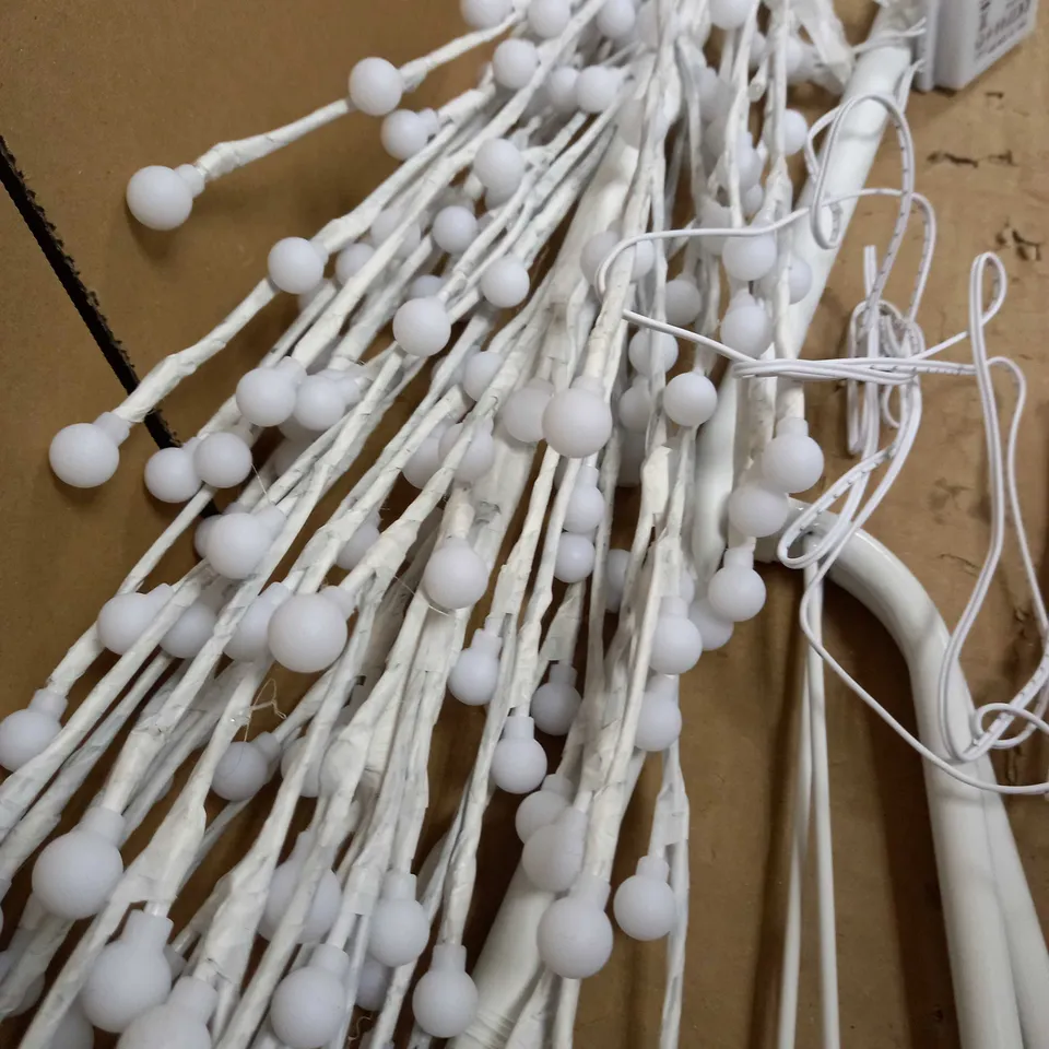 PRE-LIT CHERRY BULB TWIG TREE 6FT 