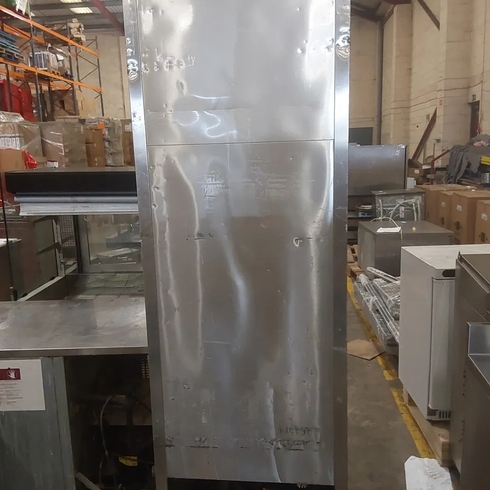 TRUE T-SERIES 1 DOOR COMMERCIAL CABINET FRIDGE T-23