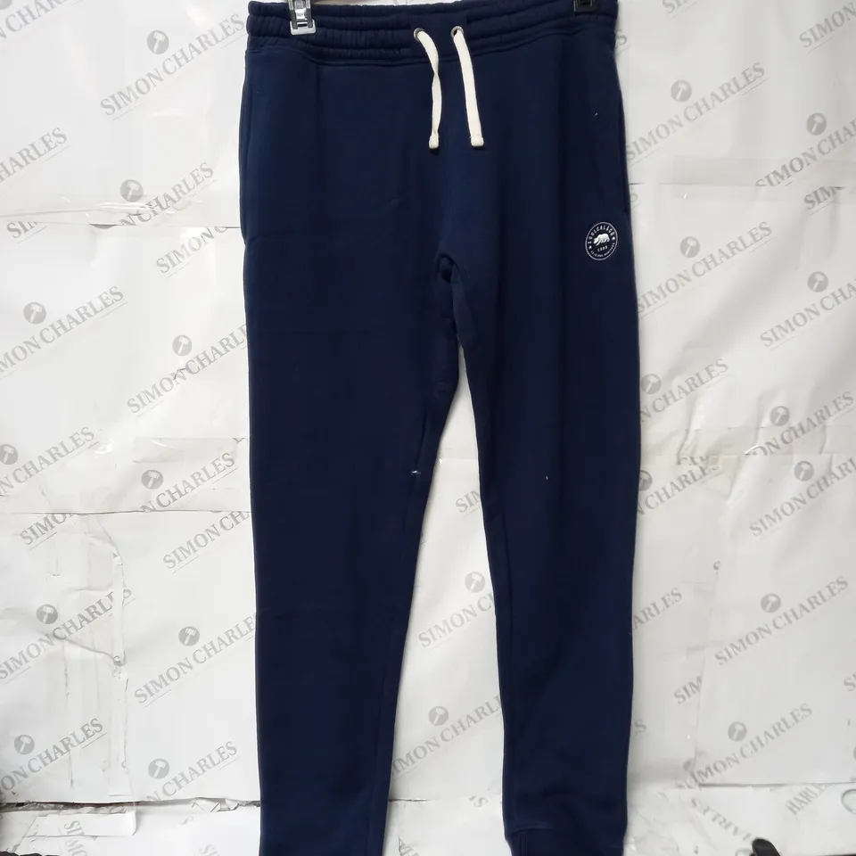 BOX OF ASSORTED CLOTHES APPROXIMATELY 10 TO INCLUDE JACKETS, JUMPERS, SHORTS ETC 