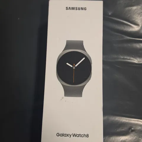 BOXED SAMSUNG GALAXY WATCH 8 IN GRAPHITE - SM-L320