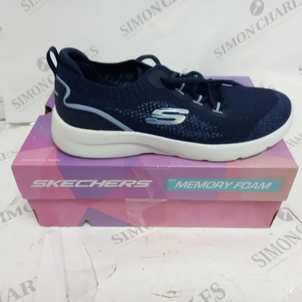 SKECHERS DYNAMITE LACE TRAINERS SIZE 5