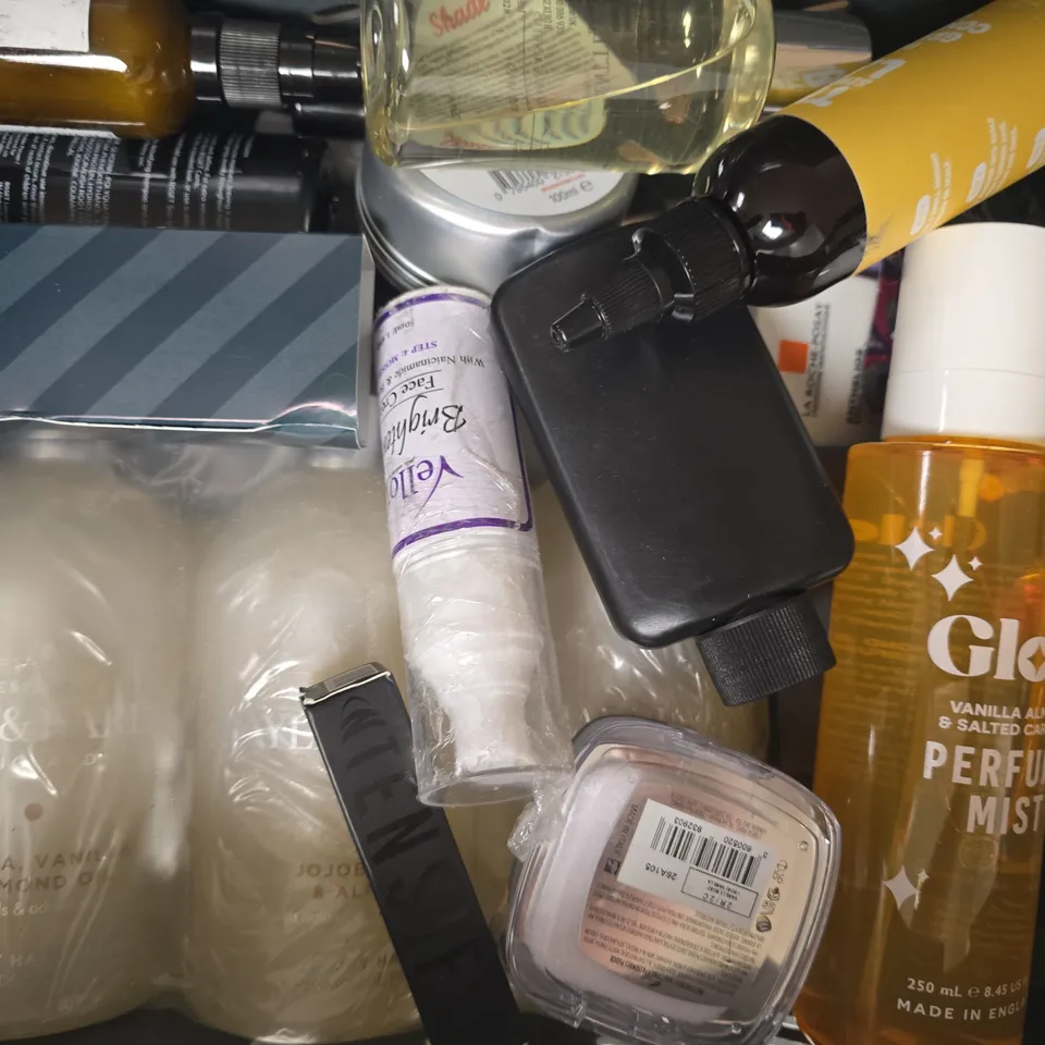 APPROXIMATELY 15 ASSORTED COSMETIC ITEMS INCLUDING VARIOUS MAKES AND BRANDS - COLLECTION ONLY