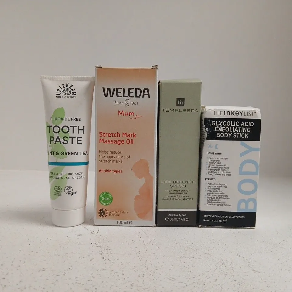 APPROXIMATELY 18 ASSORTED COSMETIC ITEMS INCLUDING VARIOUS MAKES AND BRANDS - COLLECTION ONLY