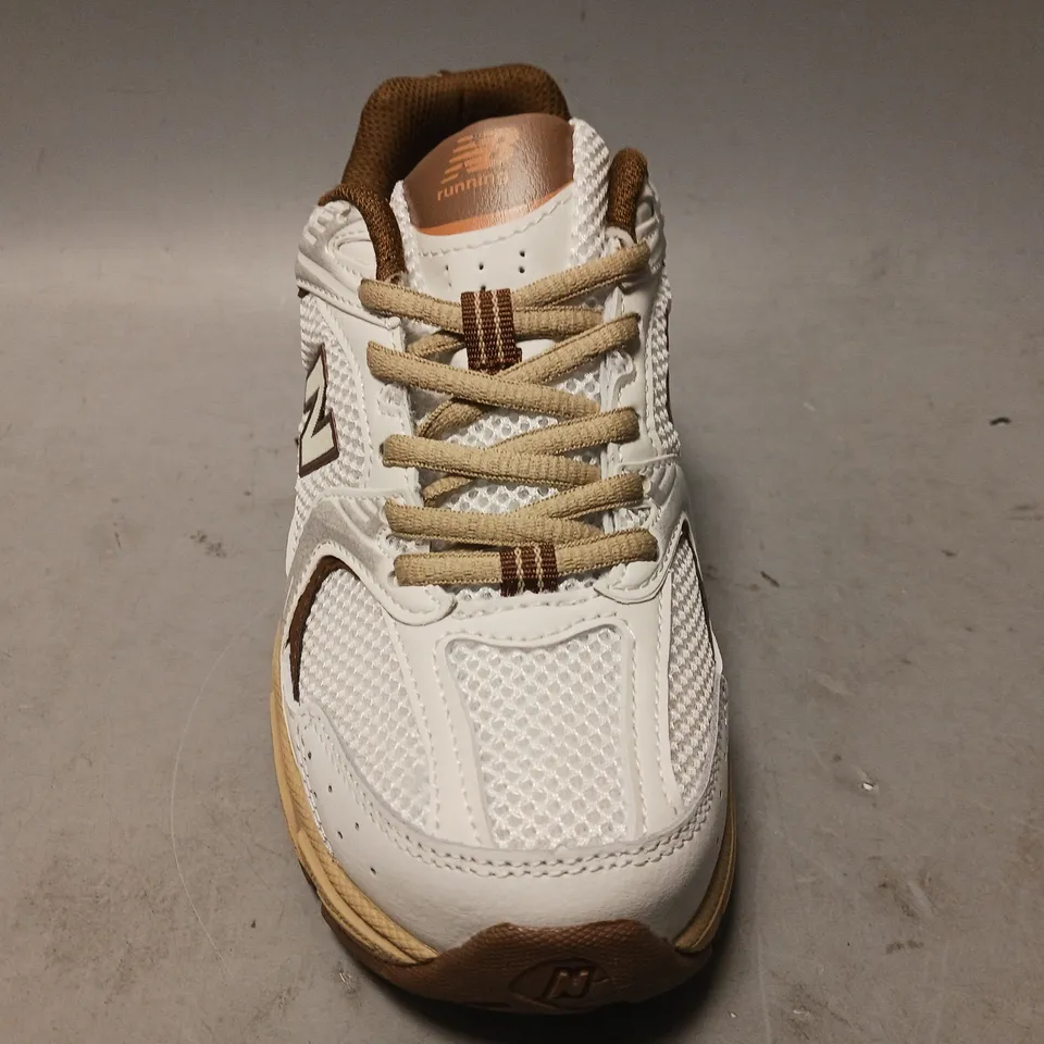 BOXED PAIR OF NEW BALANCE 530 TRAINERS IN WHITE/CHOCOLATE UK SIZE 6