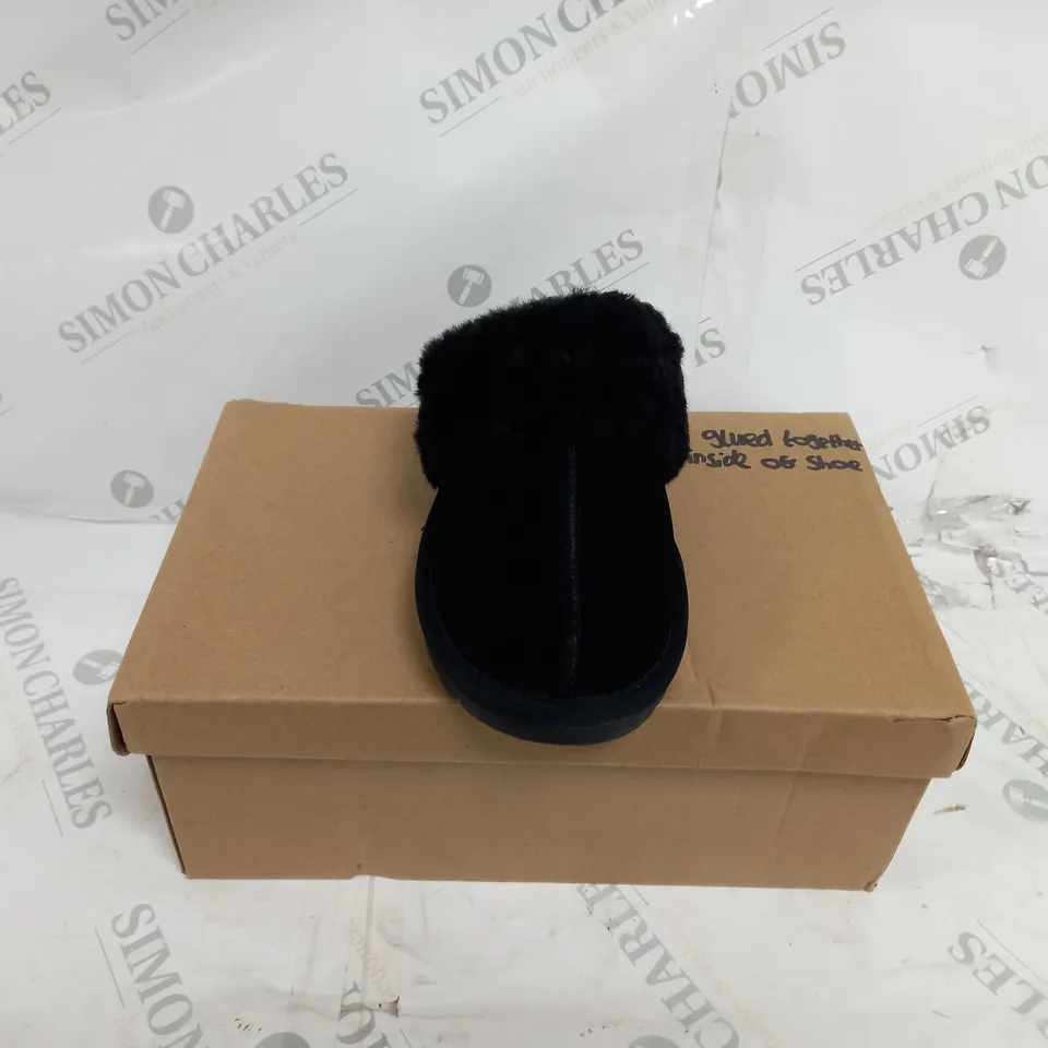 BONOVA SHEEPSKIN SLIPPERS SIZE 3