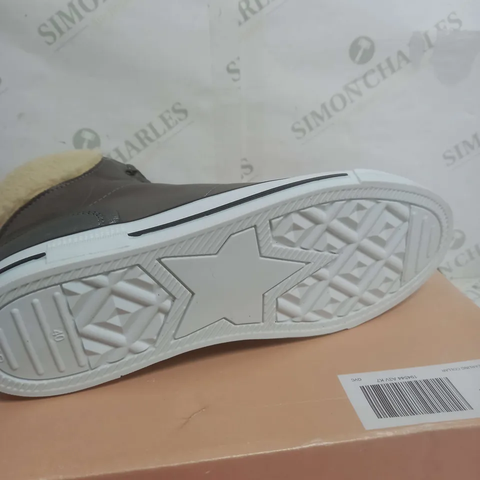 BOXED PAIR OF MODA IN PELLE WARM HIGH TOP TRAINERS - SIZE 7