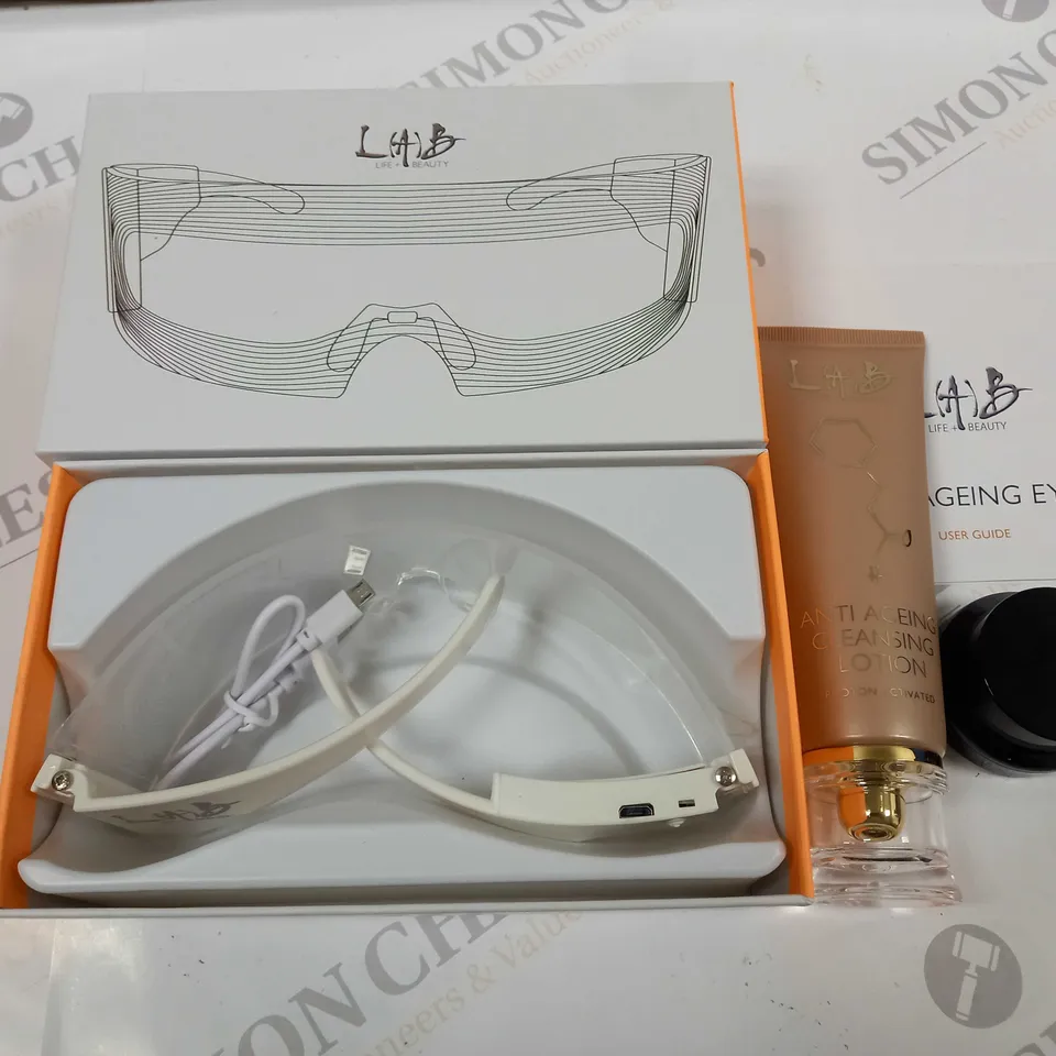 BOXED LAB LIFE + BEAUTY ANTI AGEING EYE MASK 
