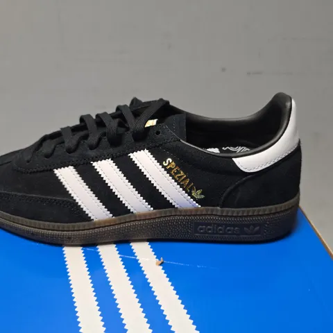 BOXED ADIDAS HANDBALL SPEZIAL J SIZE 5.5
