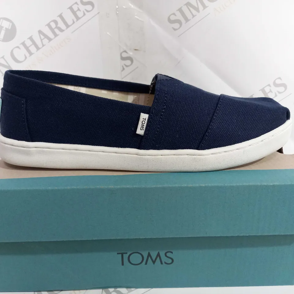 BOXED TOMS ALPARGATA NAVY CANVAS - UK 2.5