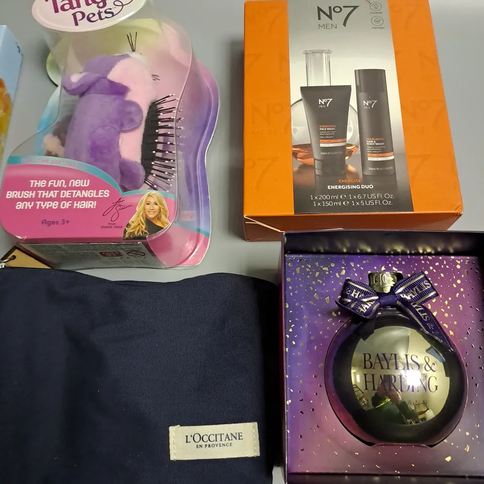 LOT OF 10 ASSORTED HEALTH AND BEAUTY ITEMS TO INCLUDE TANGLE PETS BRUSH, NYX PALETTE AND NO.7 MEN DUO PACK