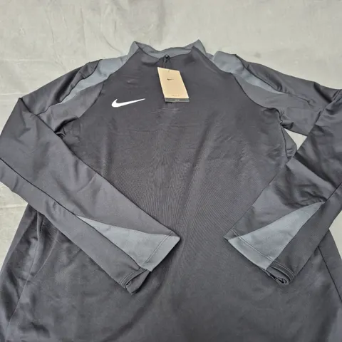NIKE SLIM FIT 1/4 ZIP TOP - SIZE LARGE