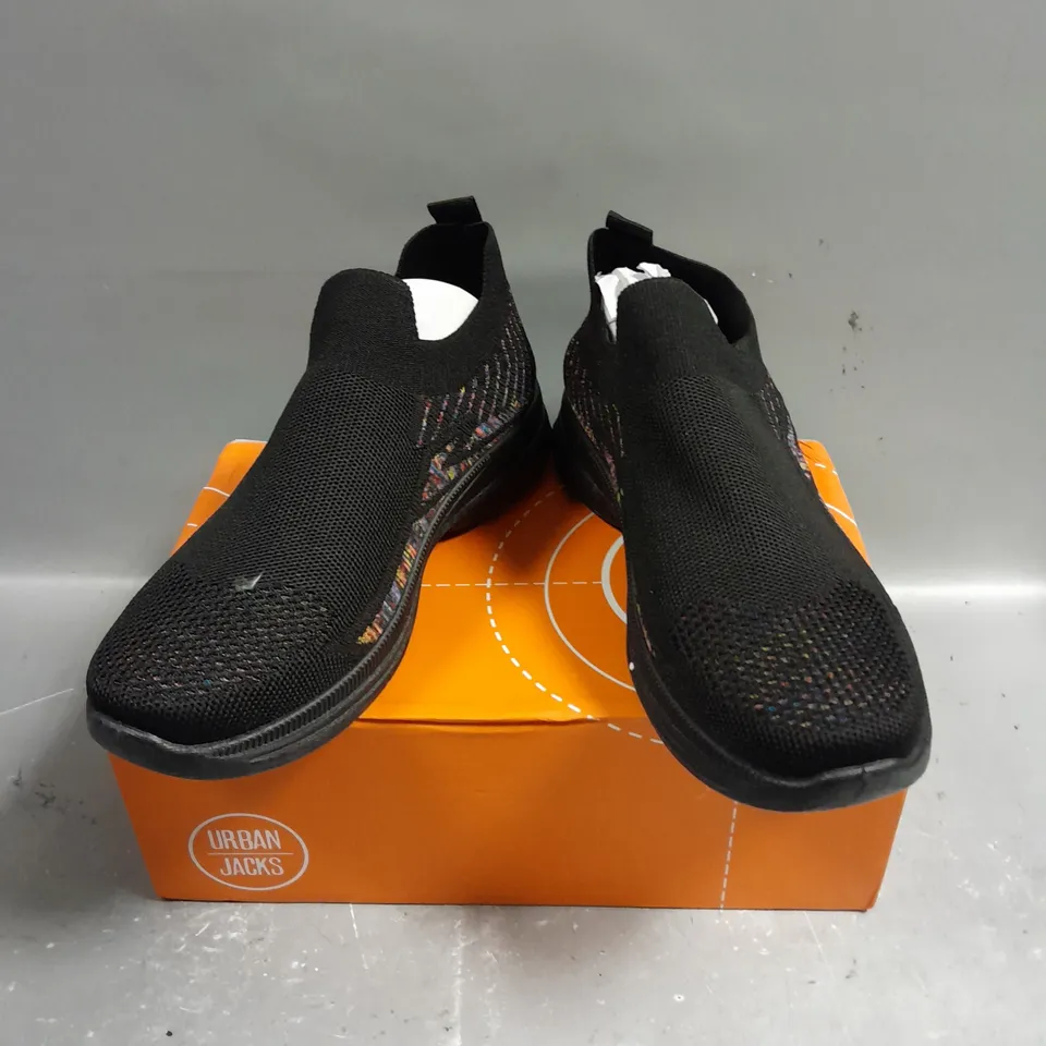 BOXED PAIR OF URBAN JACKS APPLETINI SLIP ON SHOES - 7