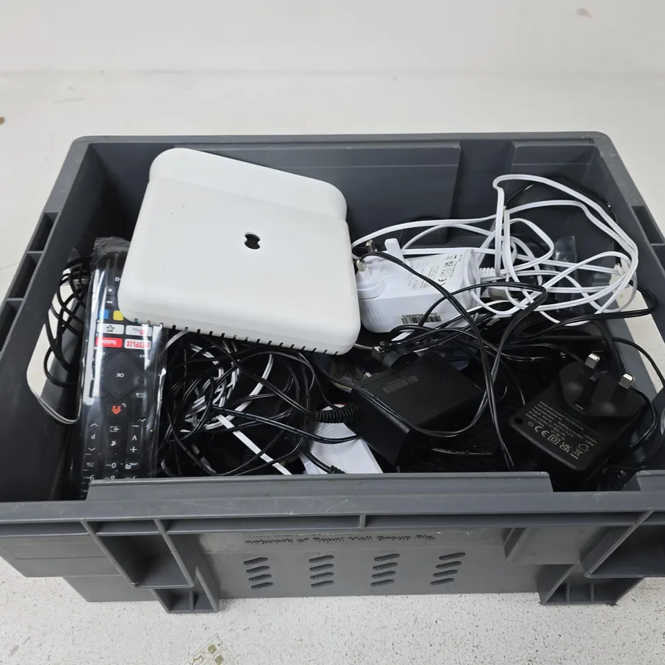 APPROXIMATELY 15 ASSORTED ELECTRICAL PRODUCTS TO INCLUDE PLUGS, WIFI HUBS AND CABLES