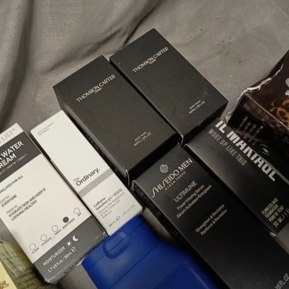 LOT OF 14 ASSORTED HEALTH AND BEAUTY ITEMS TO INCLUDE HARRYS BODY WASH AND THOMAS CARTER BODY WASH